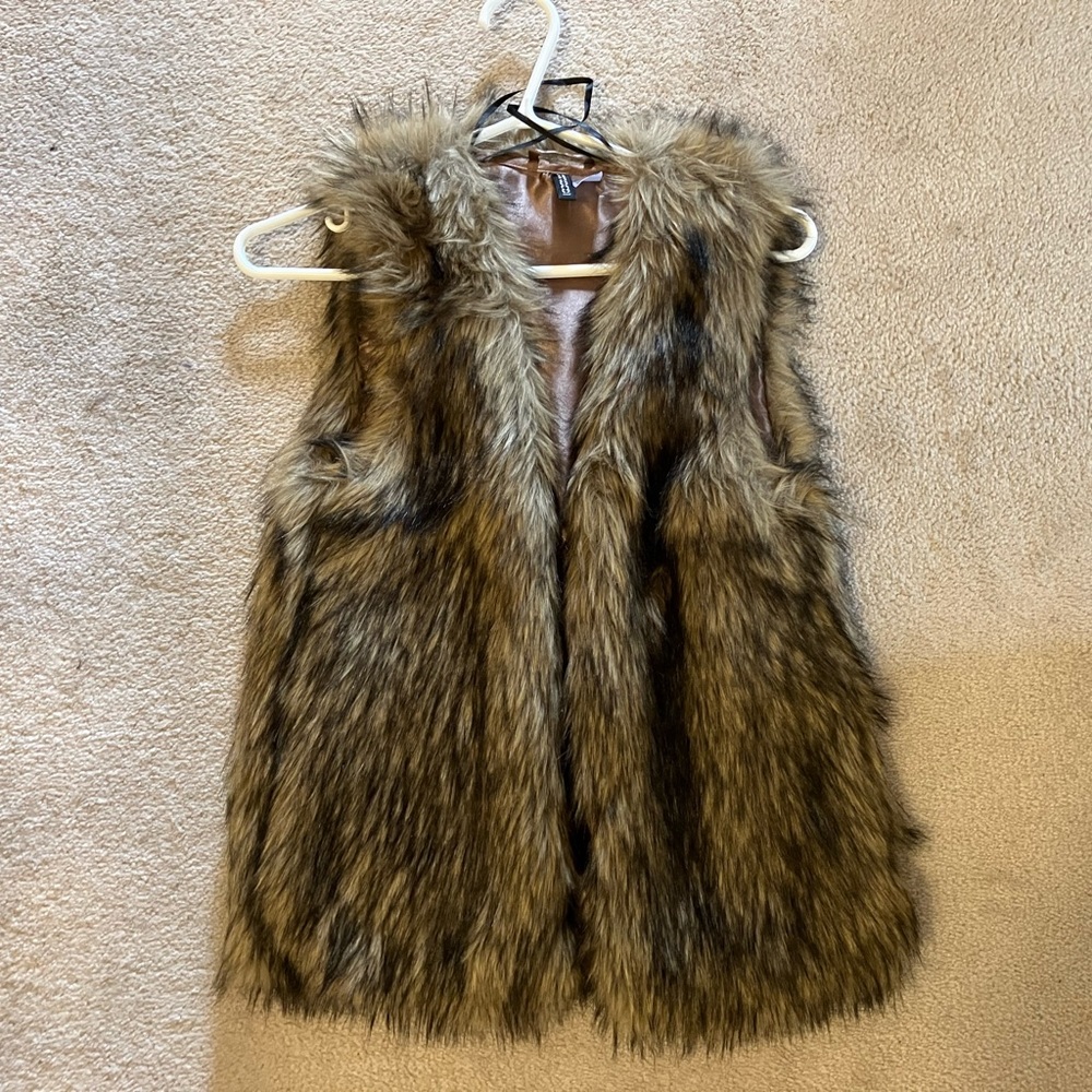 Faux fur vest, 2.